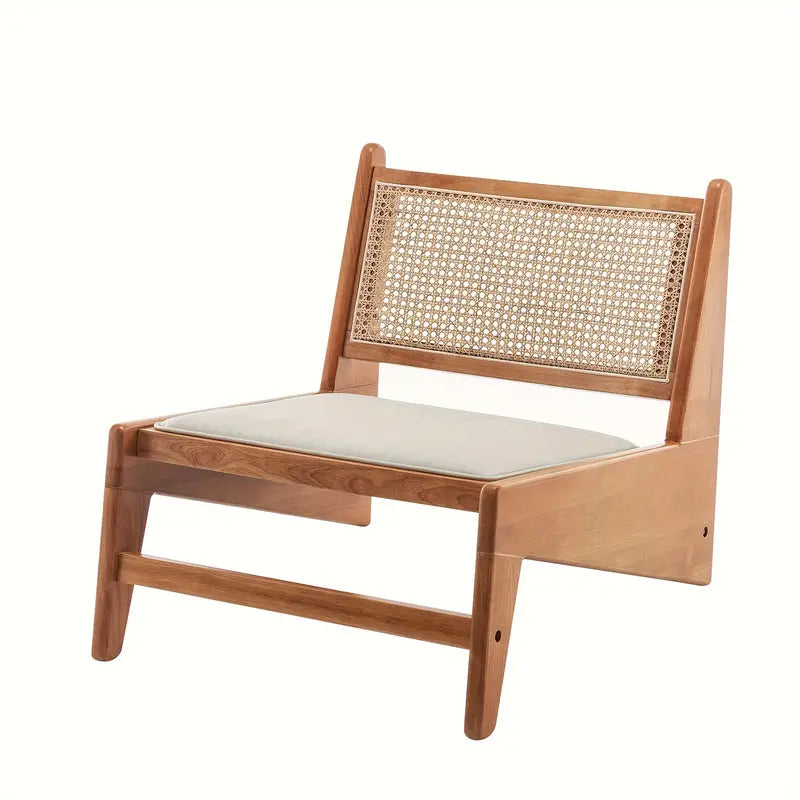 Chaise en rotin beige au style bohème moderne