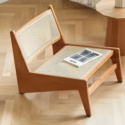 Chaise en rotin beige au style bohème moderne